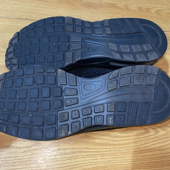 Black athletic sneakers - Picture 3 of 3